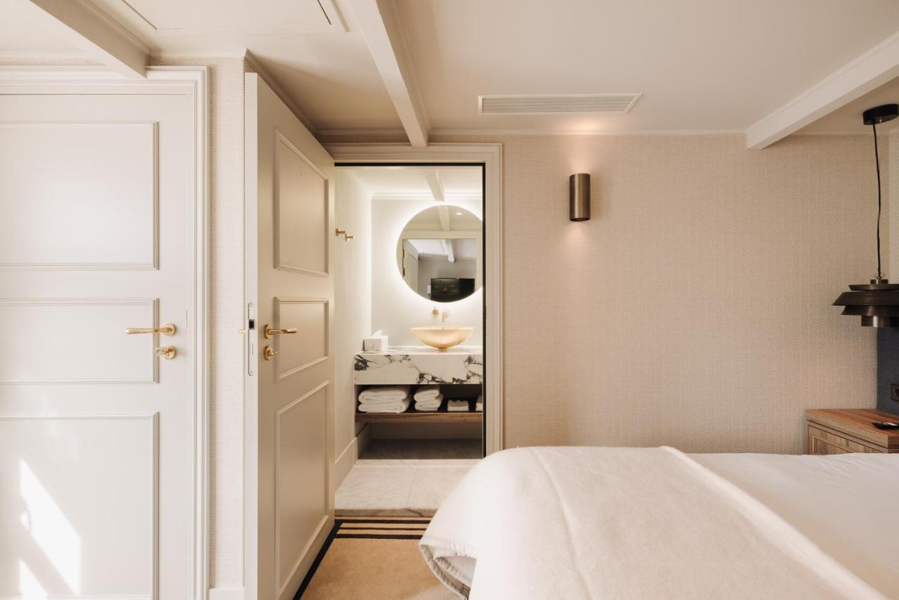 Hotel 717 Άμστερνταμ Εξωτερικό φωτογραφία A guest room at the hotel